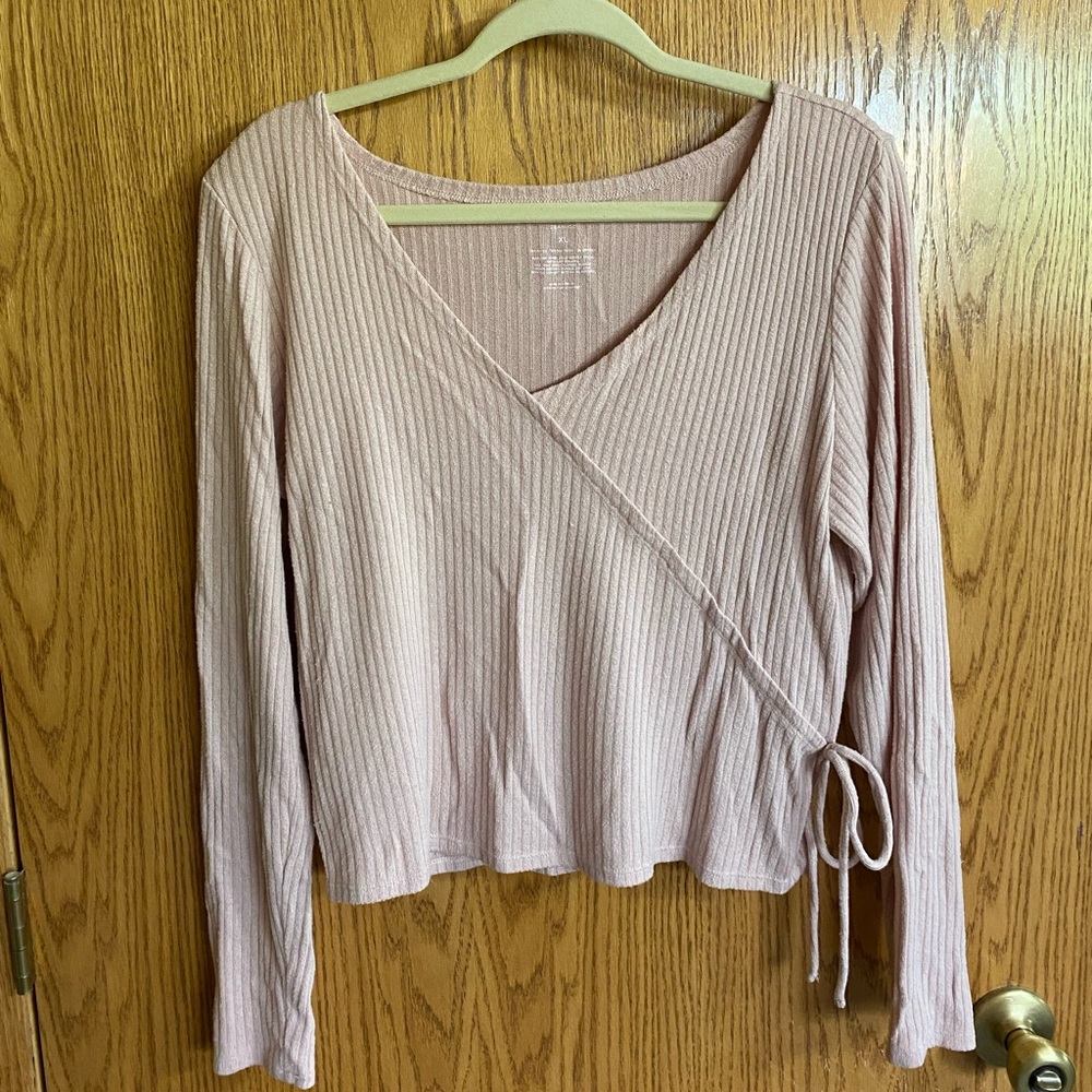 Women’s cropped blush wrap shirt